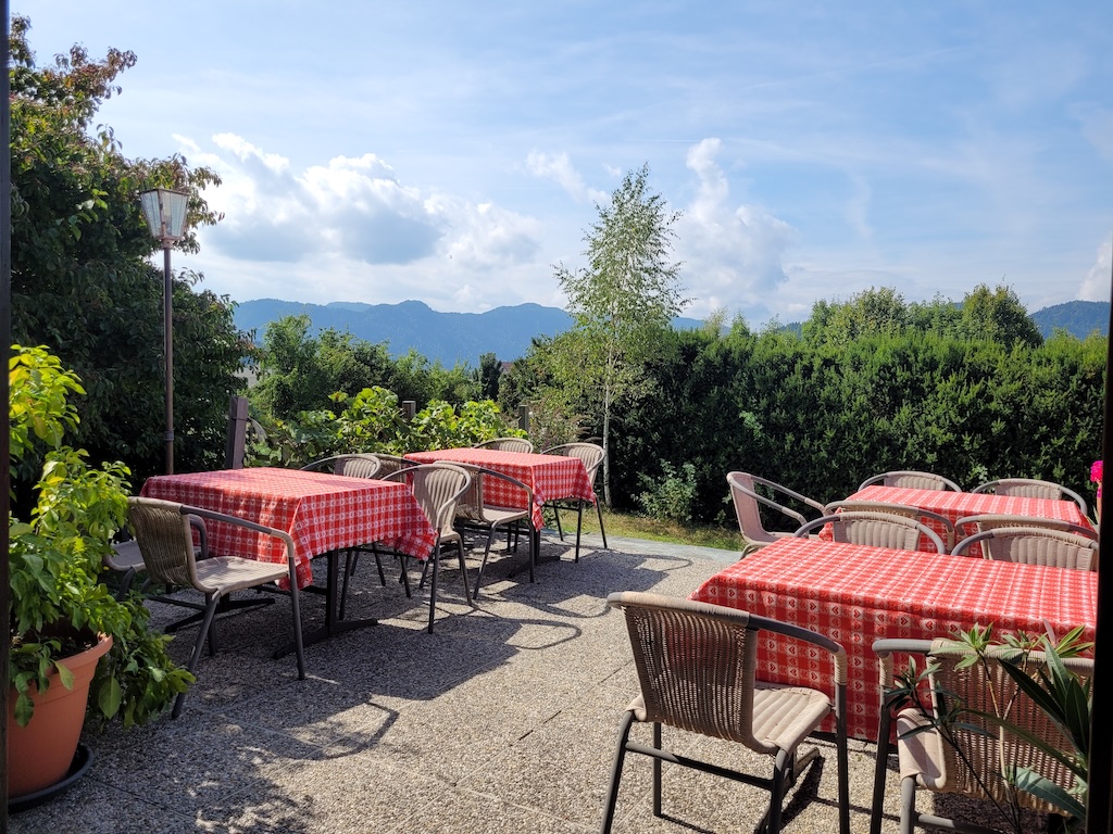 Sonnenterrasse der Pension am Hügel